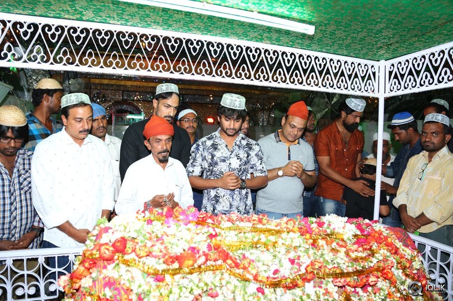 Krishna-Gadi-Veera-Prema-Gaadha-Movie-Team-Visits-Kadapa-Darga